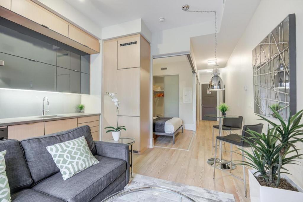 토론토 Metropolis Loft - Cn Tower 아파트 외부 사진