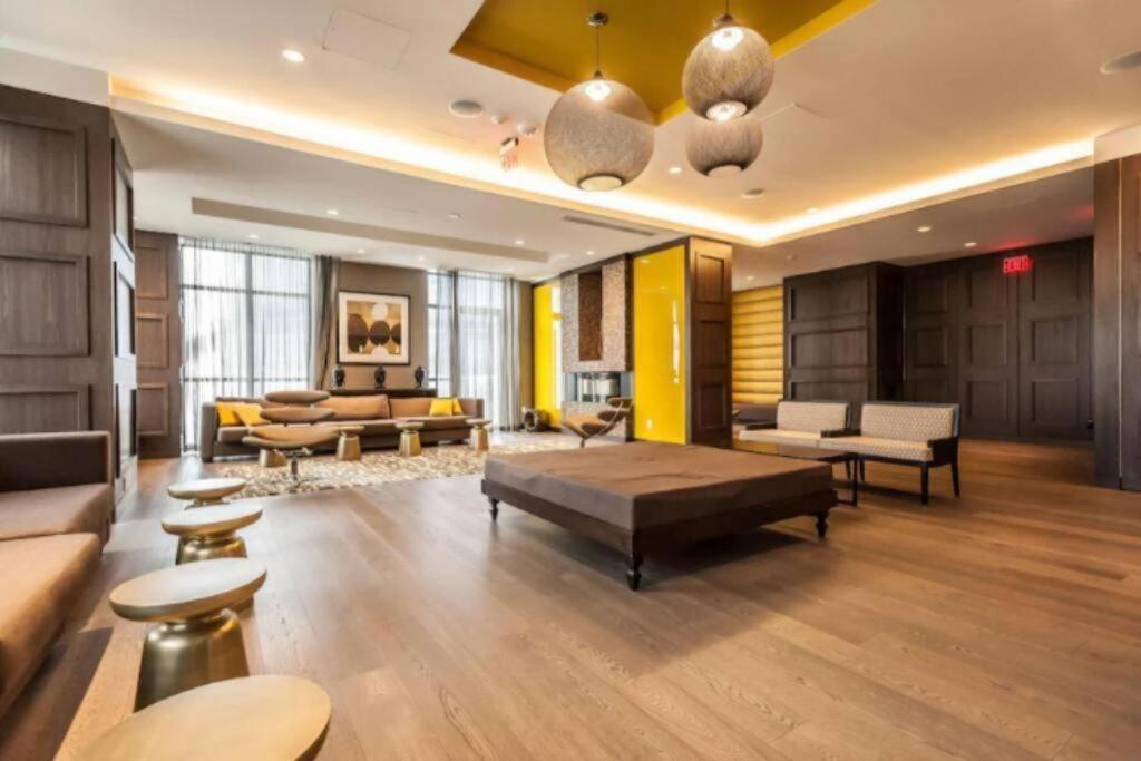 토론토 Metropolis Loft - Cn Tower 아파트 외부 사진